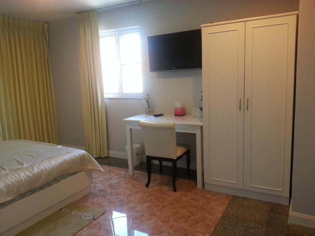 Yiasu Bed And Breakfast Патая Екстериор снимка