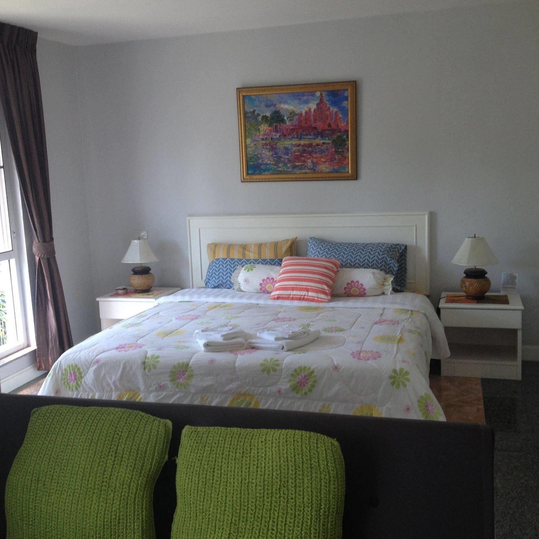Yiasu Bed And Breakfast Патая Екстериор снимка